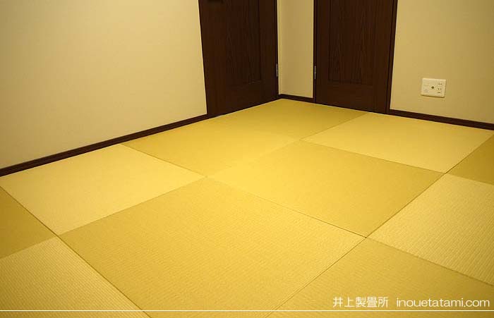 洋室のﾌﾛｰﾘﾝｸﾞに琉球畳
