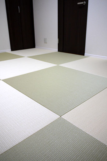 洋間/洋室のﾌﾛｰﾘﾝｸﾞに琉球畳を敷き込む