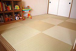 和紙で出来た若草色の畳