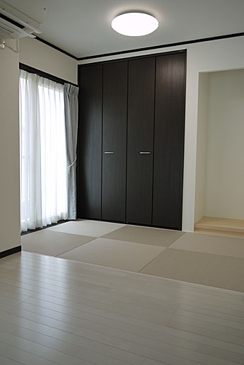 三畳間の琉球畳空間