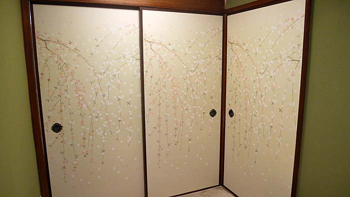 桜柄の高級織物ふすま紙・あかつき「井上製畳所」