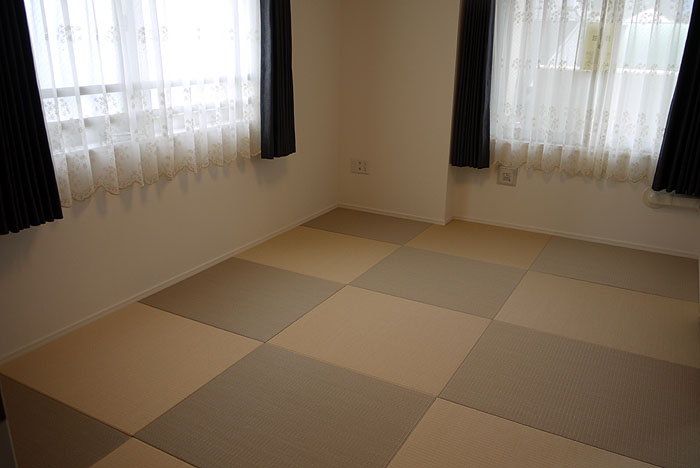 洋室のﾌﾛｰﾘﾝｸﾞに畳を敷き込み仕様
