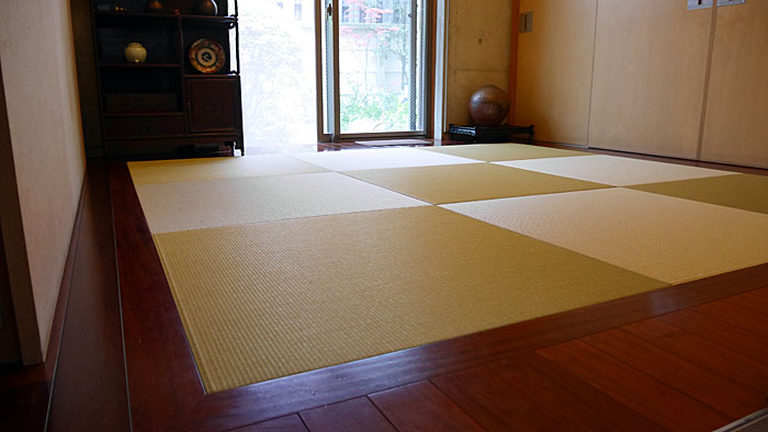 2色の和紙畳が織りなす上質な贅沢。四畳半をモダンな高級和空間に変える琉球畳の妙技
