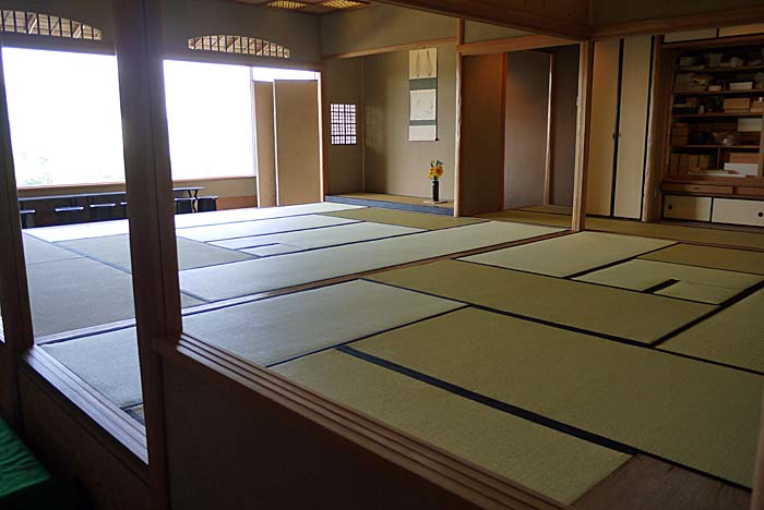 ホテルの茶室をい草から和紙畳へ張替！大阪城が望める広間をより美しく、高耐久に