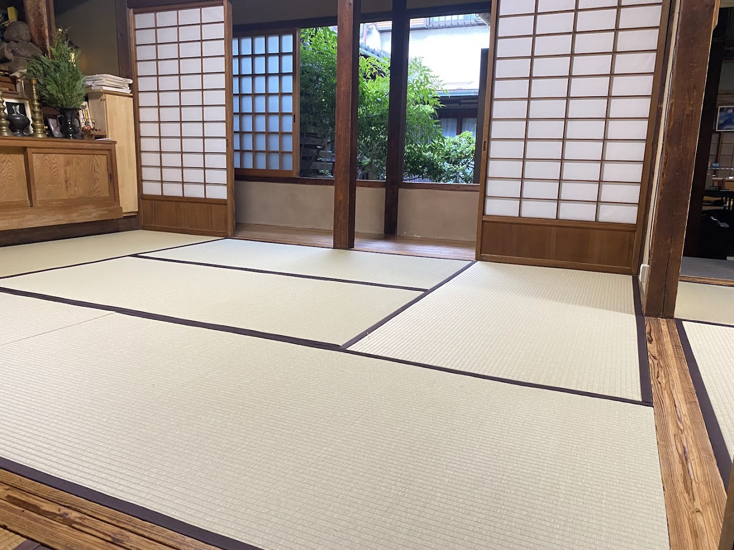 寺院の畳表替事例｜ささくれないダイケン和紙畳（銀白100A 若草色）