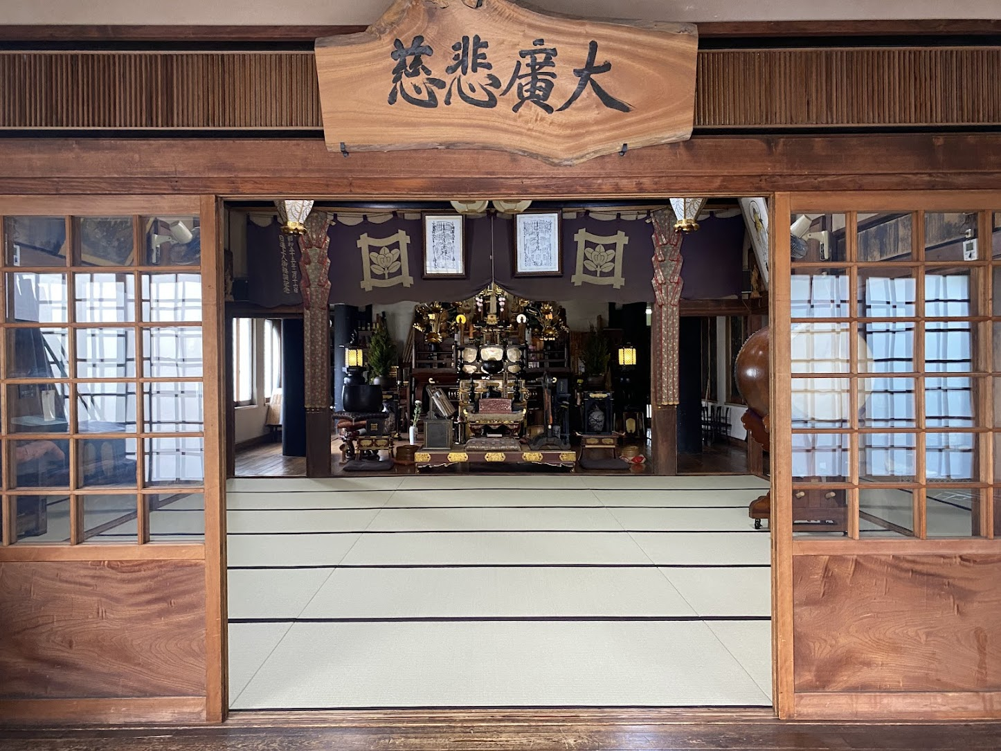 寺院・本堂の畳表替え｜い草からお手入れ簡単な「ダイケン和紙畳」へ